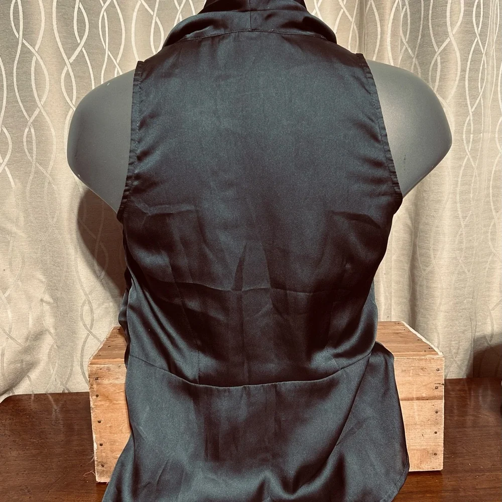 Violet + Claire Brand Satin Effect Cross Over Vneck Peplum Sleeveless Ladies Top - Picture 4 of 6